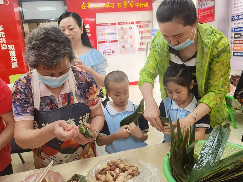 5.31-柳州市机关事业单位社会保险服务中心深入开展端午节主题活动4(高绍娟).jpg